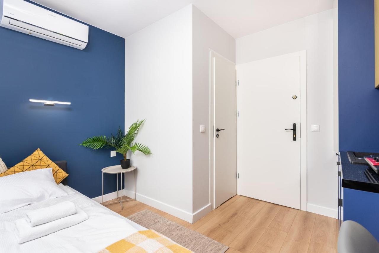Smart Apartments - Old Town & Main Train Station - By Upstairs Krakow Bagian luar foto