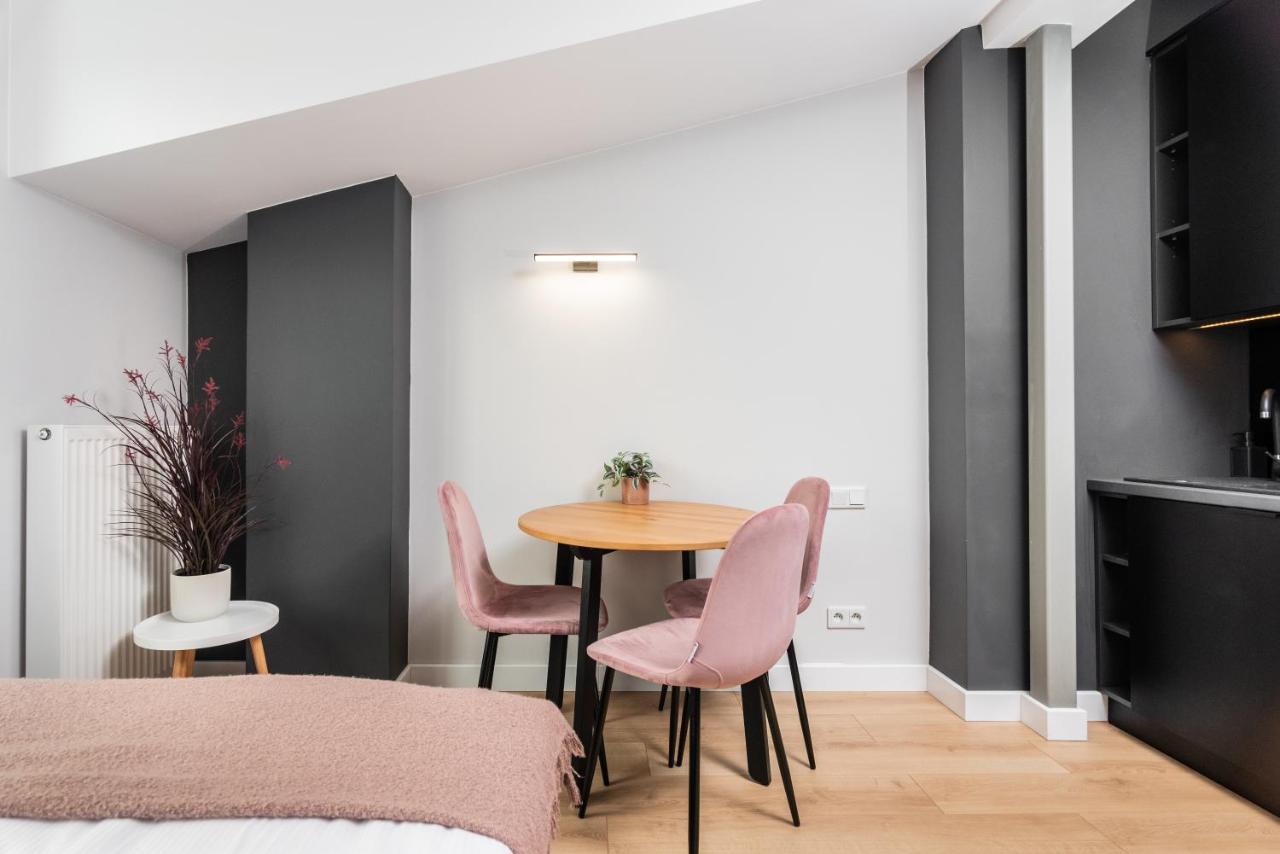 Smart Apartments - Old Town & Main Train Station - By Upstairs Krakow Bagian luar foto