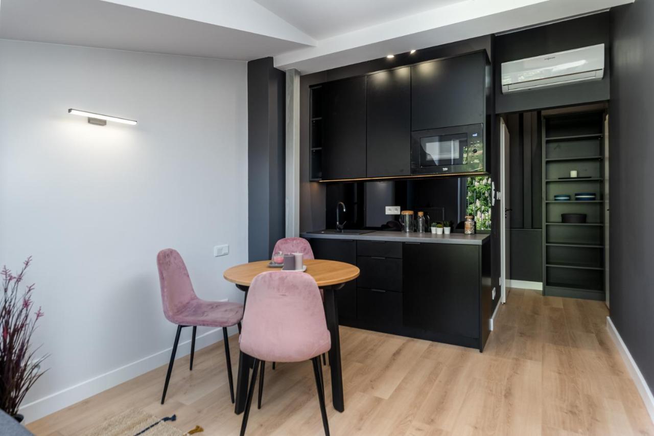 Smart Apartments - Old Town & Main Train Station - By Upstairs Krakow Bagian luar foto
