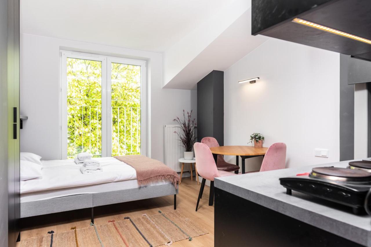 Smart Apartments - Old Town & Main Train Station - By Upstairs Krakow Bagian luar foto