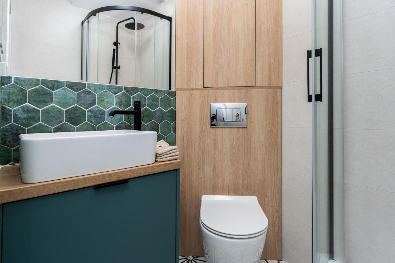 Smart Apartments - Old Town & Main Train Station - By Upstairs Krakow Bagian luar foto