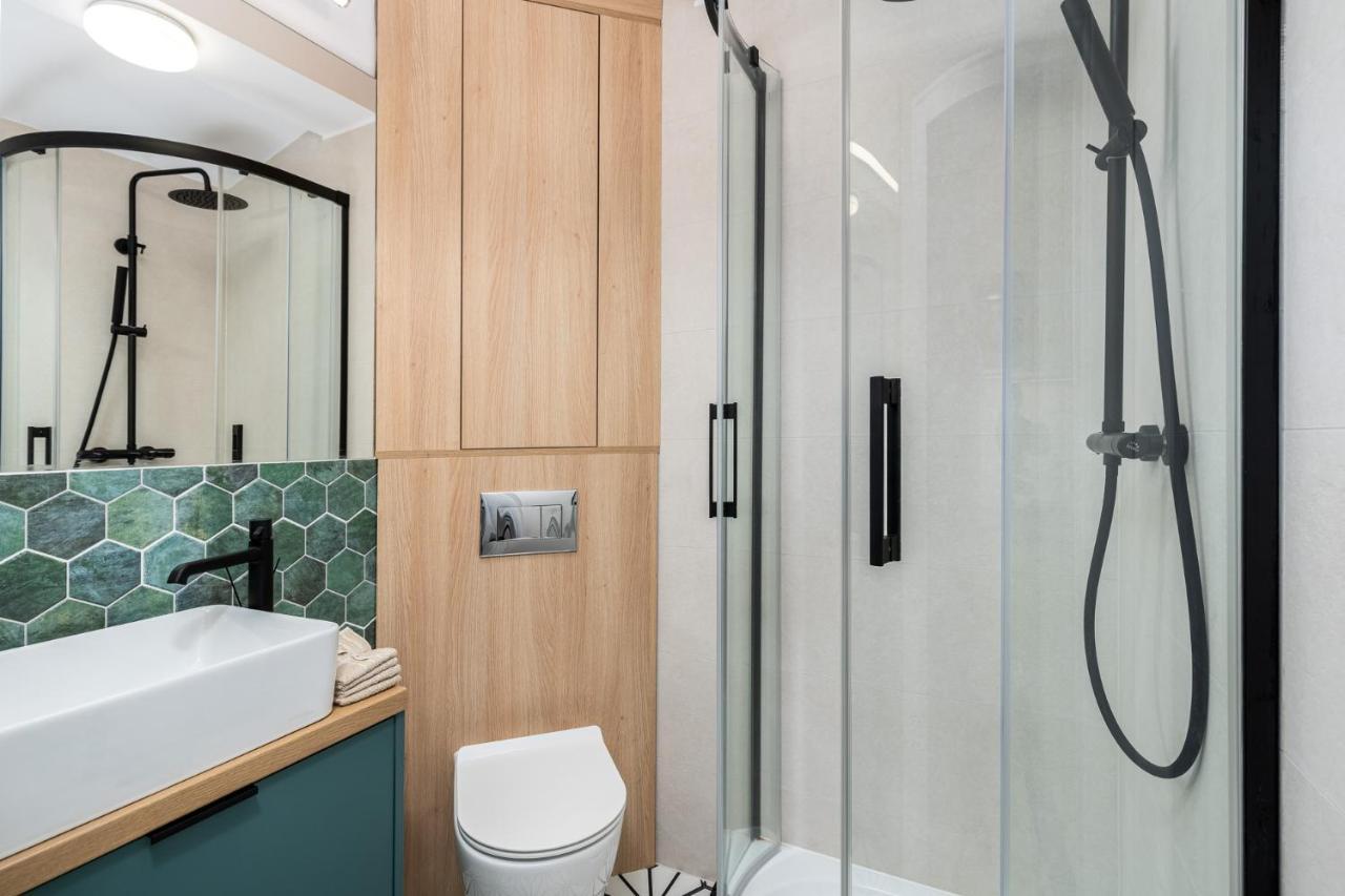 Smart Apartments - Old Town & Main Train Station - By Upstairs Krakow Bagian luar foto