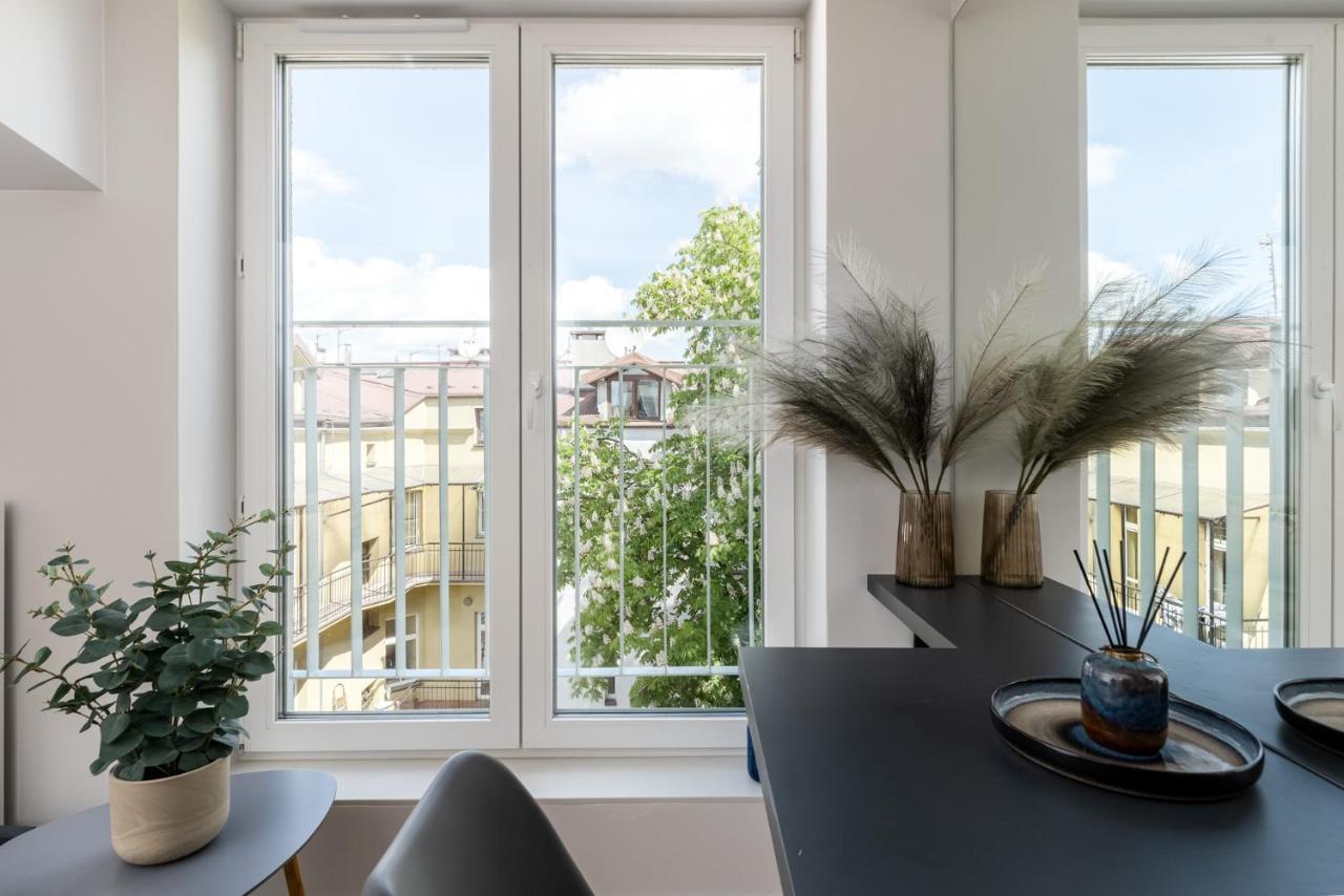Smart Apartments - Old Town & Main Train Station - By Upstairs Krakow Bagian luar foto